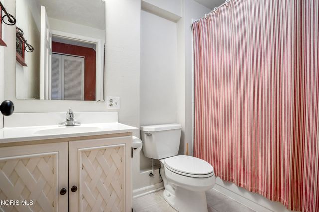 6913 Fredericksburg Drive, Sylvania, OH 43560