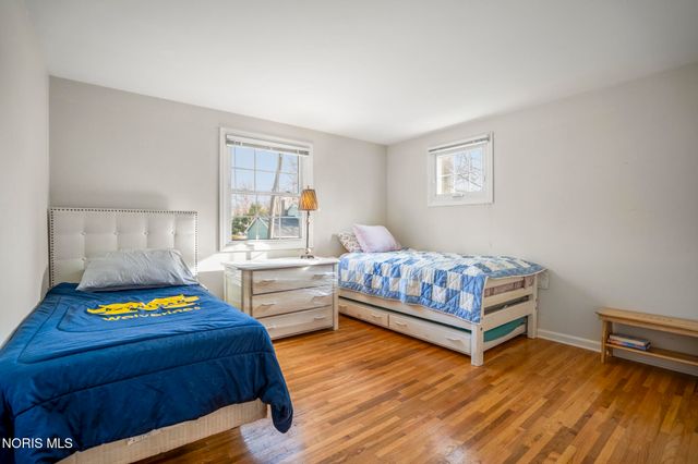 6913 Fredericksburg Drive, Sylvania, OH 43560