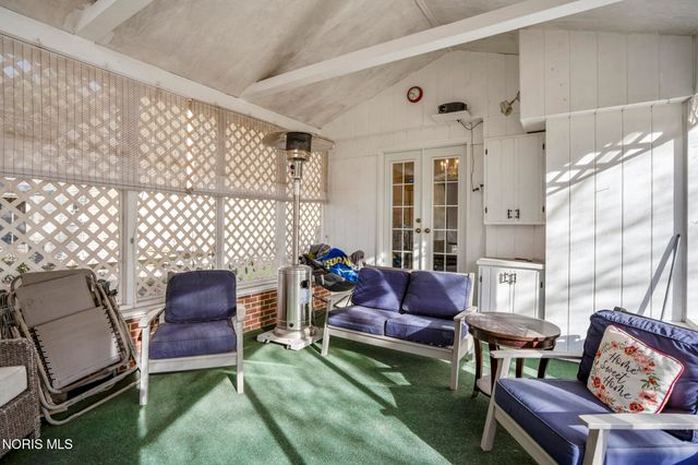 6913 Fredericksburg Drive, Sylvania, OH 43560