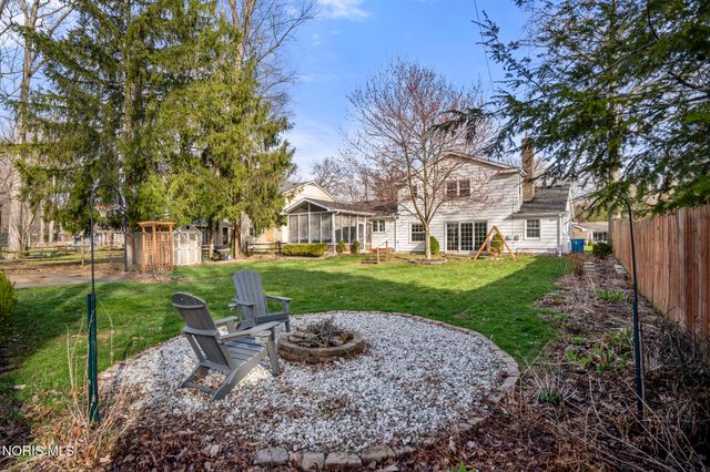 6913 Fredericksburg Drive, Sylvania, OH 43560