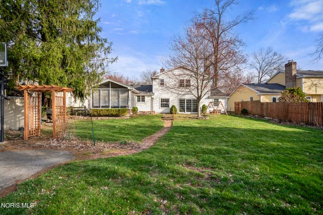 6913 Fredericksburg Drive, Sylvania, OH 43560