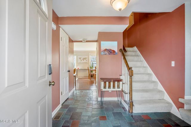 6913 Fredericksburg Drive, Sylvania, OH 43560