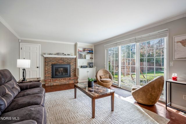 6913 Fredericksburg Drive, Sylvania, OH 43560