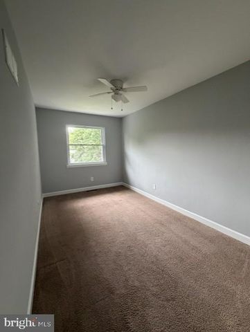 8 KAYAK CT, Newark, DE 19702