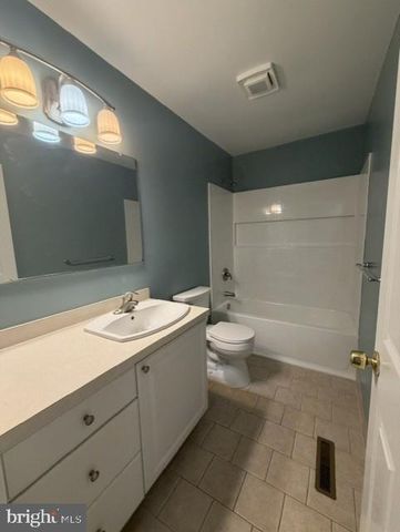 8 KAYAK CT, Newark, DE 19702