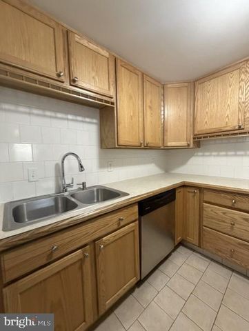 8 KAYAK CT, Newark, DE 19702