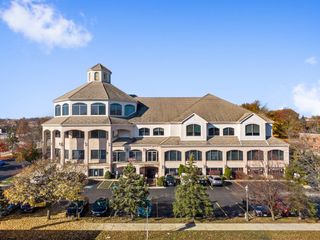 1 Tiffany Point 206, Bloomingdale, IL 60108