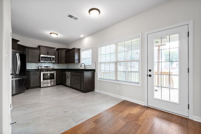 202 Geneva Ln, Clarksville, TN 37040