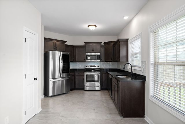 202 Geneva Ln, Clarksville, TN 37040