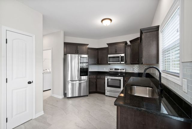 202 Geneva Ln, Clarksville, TN 37040