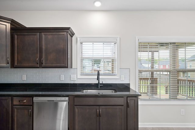 202 Geneva Ln, Clarksville, TN 37040