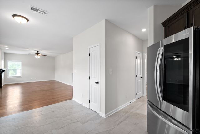 202 Geneva Ln, Clarksville, TN 37040