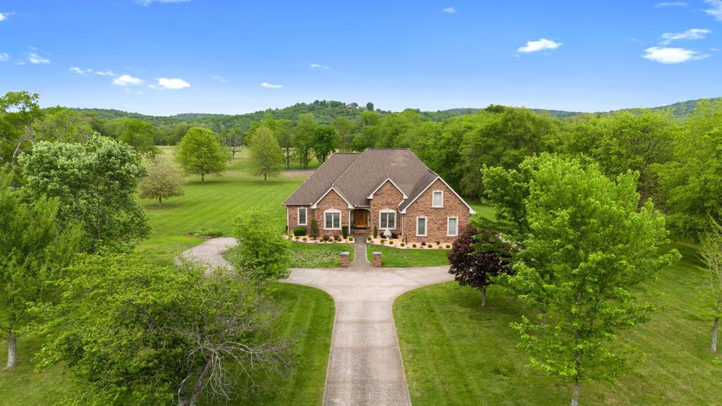 2039 Sparta Pike, Lebanon, TN 37090