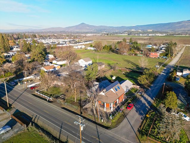 2361 Kings Highway, Medford, OR 97501