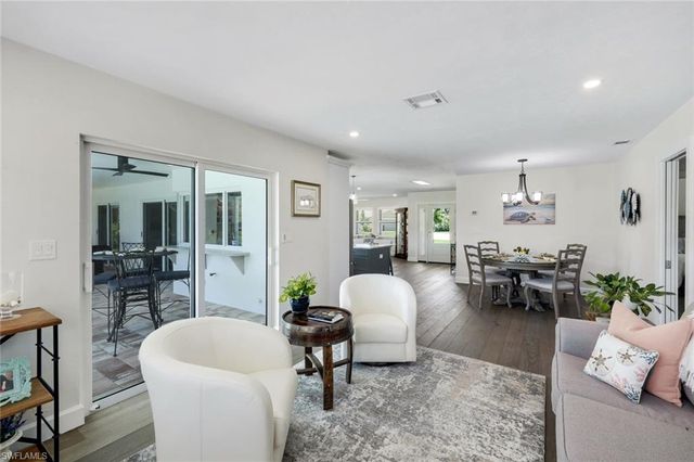 193 Heather Grove LN, Naples, FL 34113