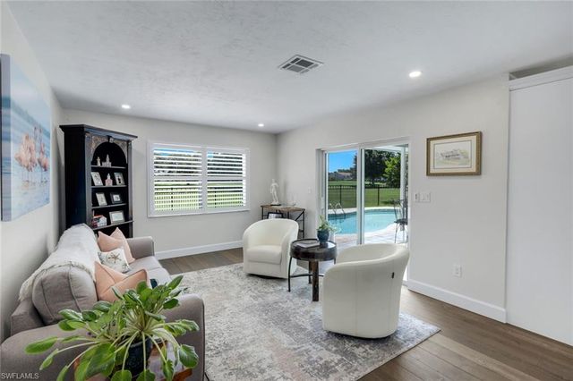 193 Heather Grove LN, Naples, FL 34113