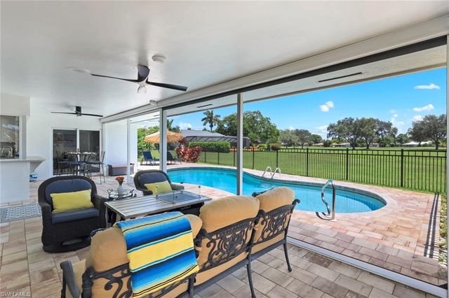 193 Heather Grove LN, Naples, FL 34113
