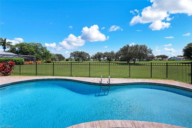 193 Heather Grove LN, Naples, FL 34113