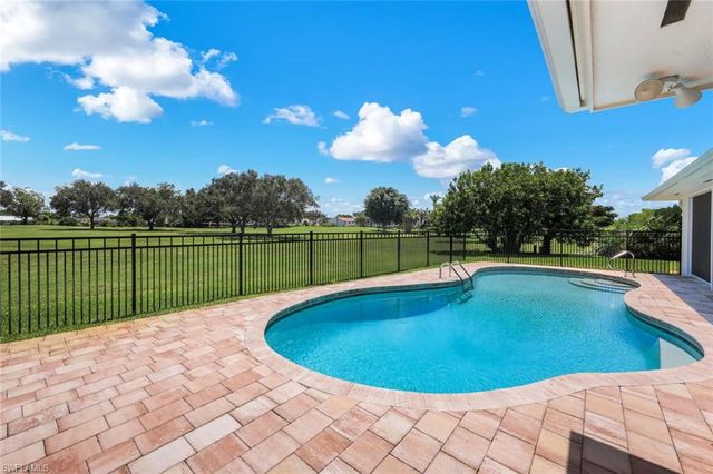 193 Heather Grove LN, Naples, FL 34113