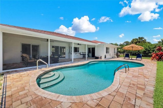193 Heather Grove LN, Naples, FL 34113