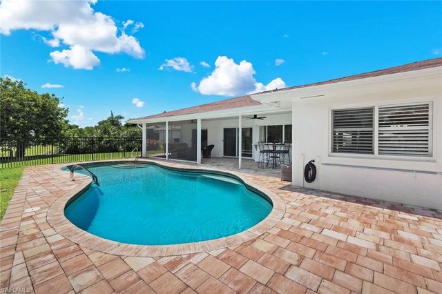193 Heather Grove LN, Naples, FL 34113