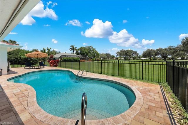 193 Heather Grove LN, Naples, FL 34113