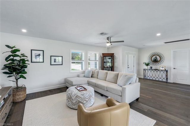 193 Heather Grove LN, Naples, FL 34113