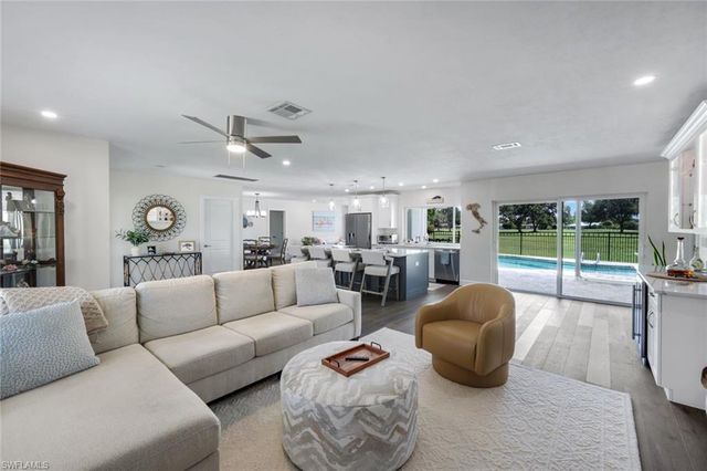 193 Heather Grove LN, Naples, FL 34113