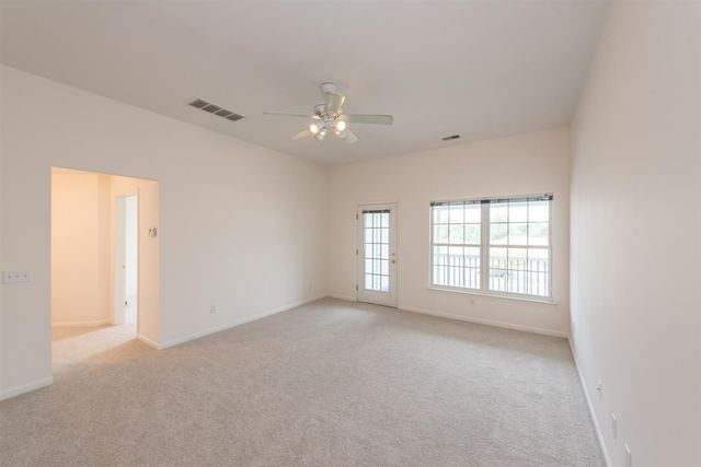 2800 S Knightsbridge Circle, Ann Arbor, MI 48105