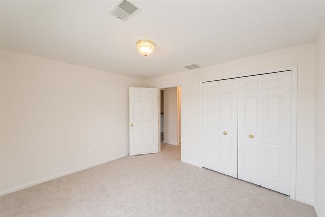 2800 S Knightsbridge Circle, Ann Arbor, MI 48105