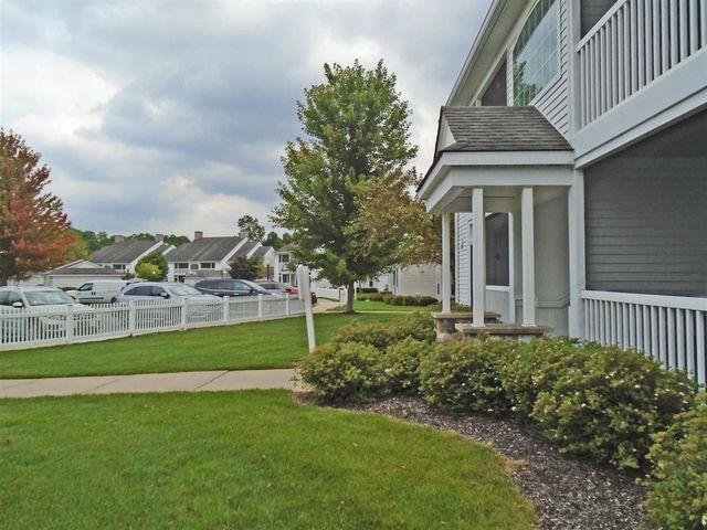 2800 S Knightsbridge Circle, Ann Arbor, MI 48105