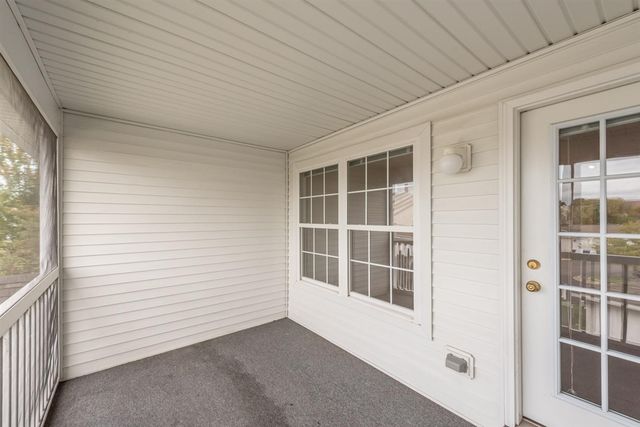 2800 S Knightsbridge Circle, Ann Arbor, MI 48105