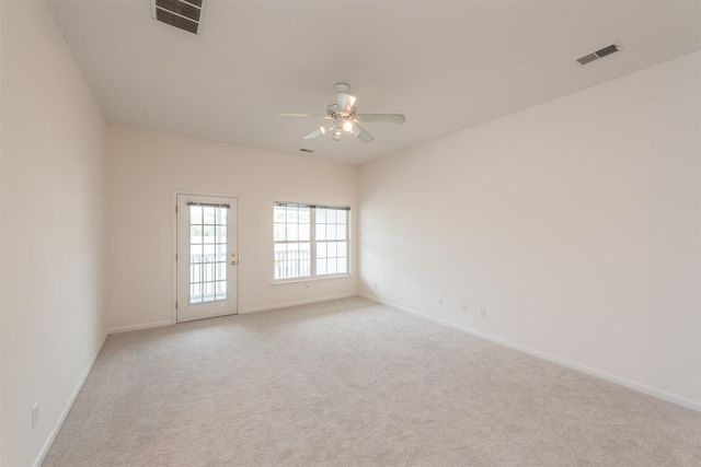 2800 S Knightsbridge Circle, Ann Arbor, MI 48105