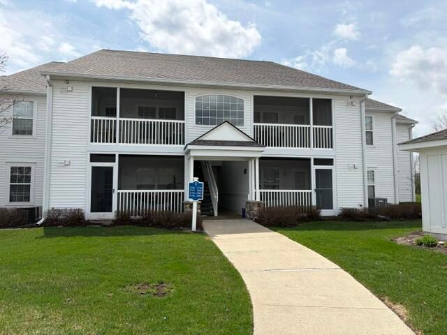 2800 S Knightsbridge Circle, Ann Arbor, MI 48105