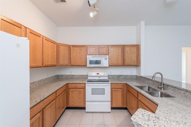 2800 S Knightsbridge Circle, Ann Arbor, MI 48105