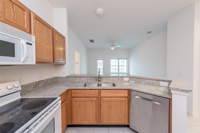 2800 S Knightsbridge Circle, Ann Arbor, MI 48105