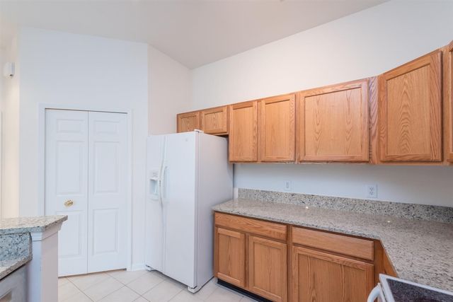 2800 S Knightsbridge Circle, Ann Arbor, MI 48105
