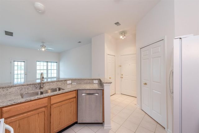 2800 S Knightsbridge Circle, Ann Arbor, MI 48105