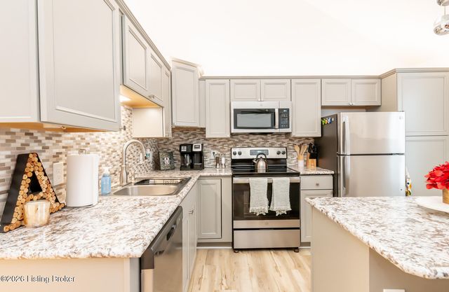 12417 Kiawah Ct, Louisville, KY 40245