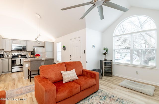 12417 Kiawah Ct, Louisville, KY 40245