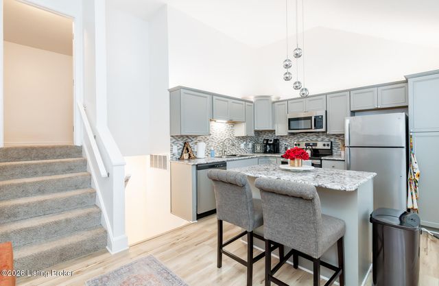 12417 Kiawah Ct, Louisville, KY 40245