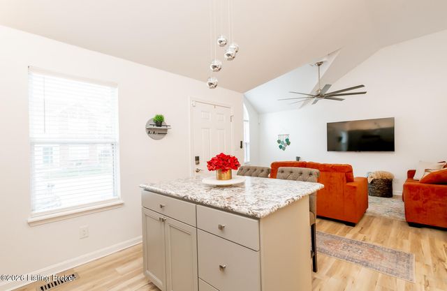 12417 Kiawah Ct, Louisville, KY 40245