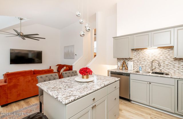 12417 Kiawah Ct, Louisville, KY 40245