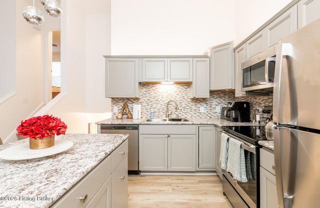 12417 Kiawah Ct, Louisville, KY 40245