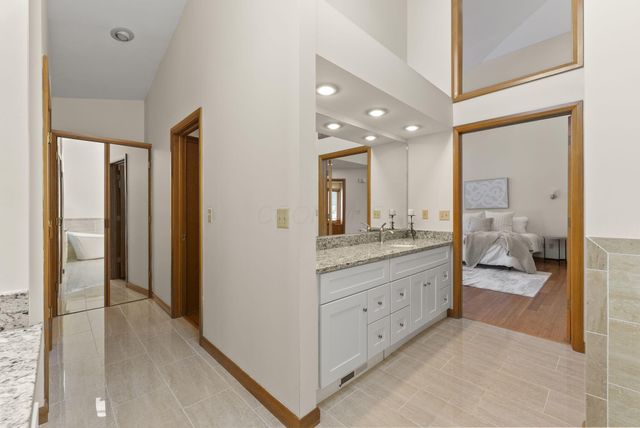 1380 Abbotsford Green Drive, Powell, OH 43065