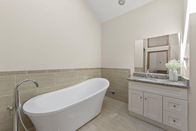1380 Abbotsford Green Drive, Powell, OH 43065