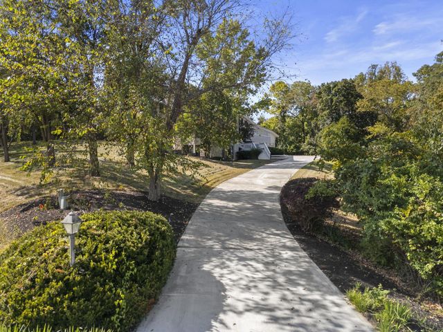 1380 Abbotsford Green Drive, Powell, OH 43065