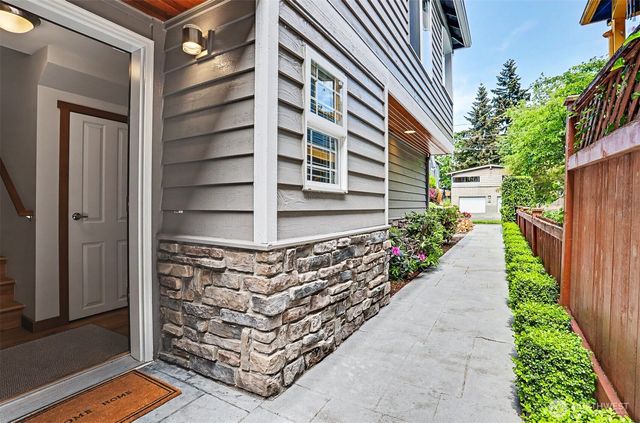 2447 NW 62nd Street, Seattle, WA 98107