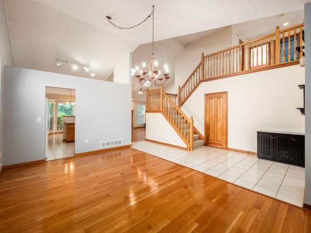 6380 Rossmore Lane, Canal Winchester, OH 43110