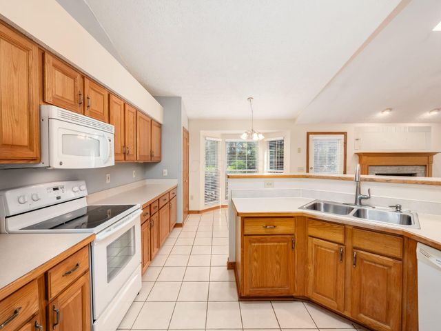 6380 Rossmore Lane, Canal Winchester, OH 43110